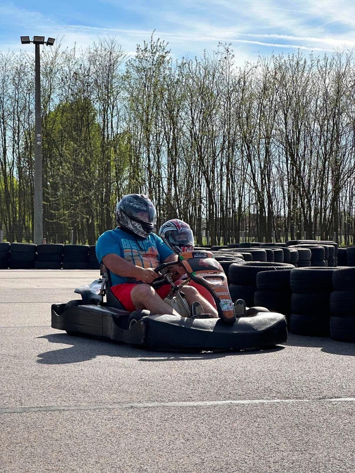Verseny a gokartpályán